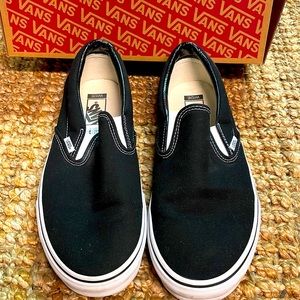 EUC men’s classic Vans slip-ons.